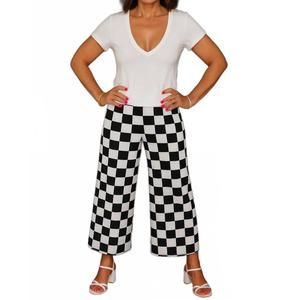 NEW SHANNALEE cotton v-neck short sleeve tee in white